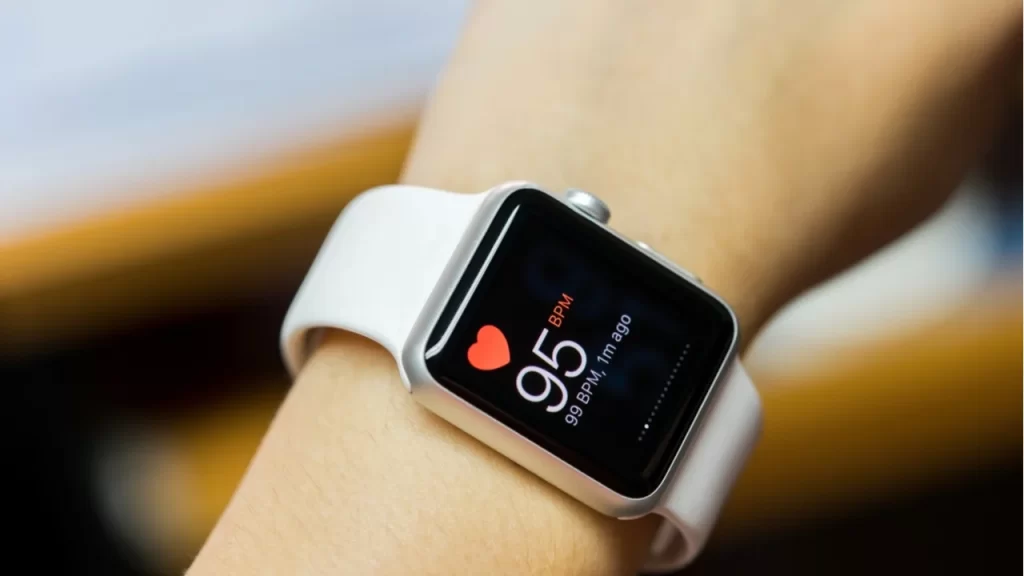 how does a smartwatch measure blood pressure