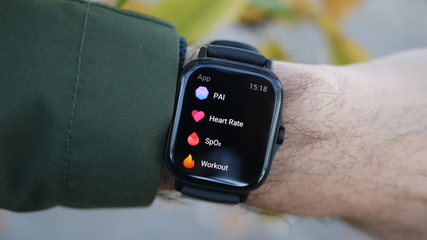how does a smartwatch measure blood pressure